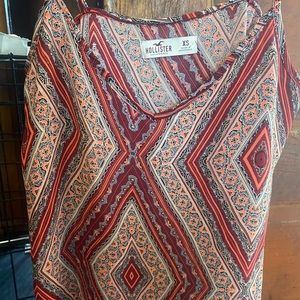 Hollister Co. fits like a medium